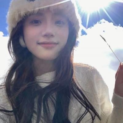 泳池里的女人